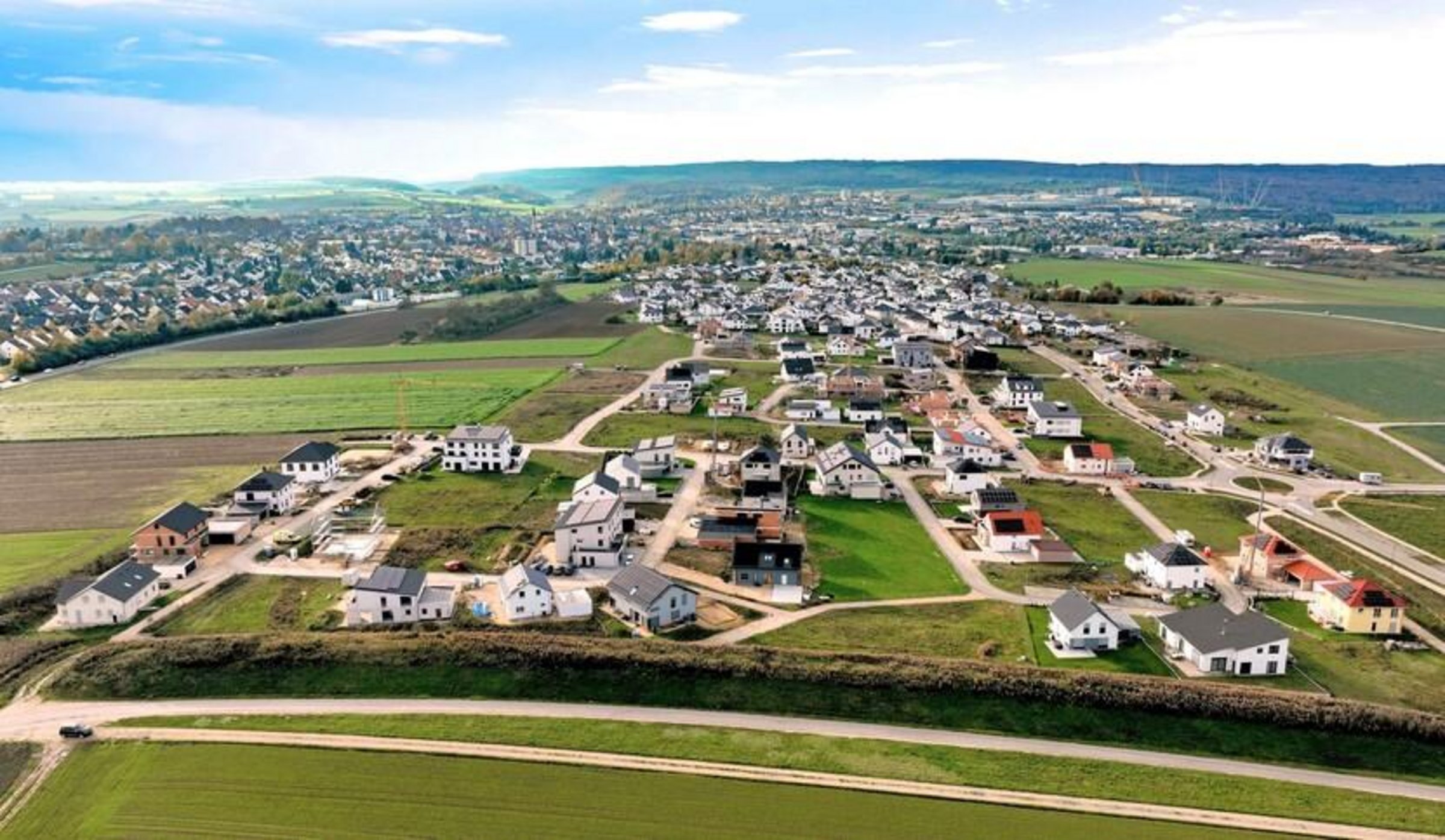 Blick auf das Baugebiet "Rosengarten" Luftaufnahme Wohnbaugebiet