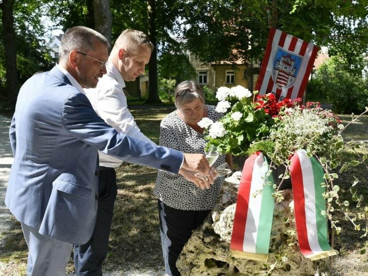 2023 wurde zum 30-jährigen Jubiläum der Städtepartnerschaft ein Partnerschaftsstein im Wolfertpark eingeweiht. 2023 wurde zum 30-jährigen Jubiläum der Städtepartnerschaft ein Partnerschaftsstein im Wolfertpark eingeweiht.